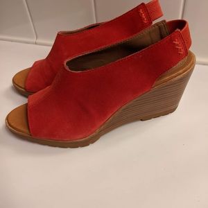 Red wedge slingback
